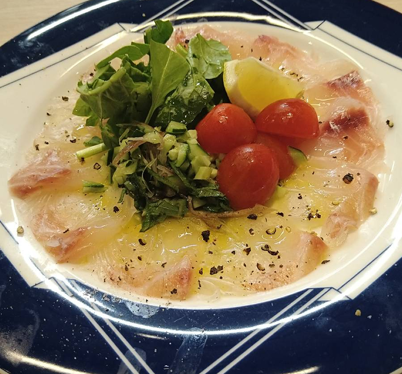 旬の魚介のカルパッチョ